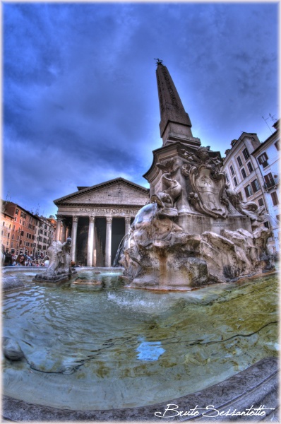 pantheon con fontana