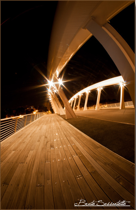 ponte con luci notturne legno