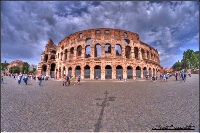 colosseo veduta con san pietrini