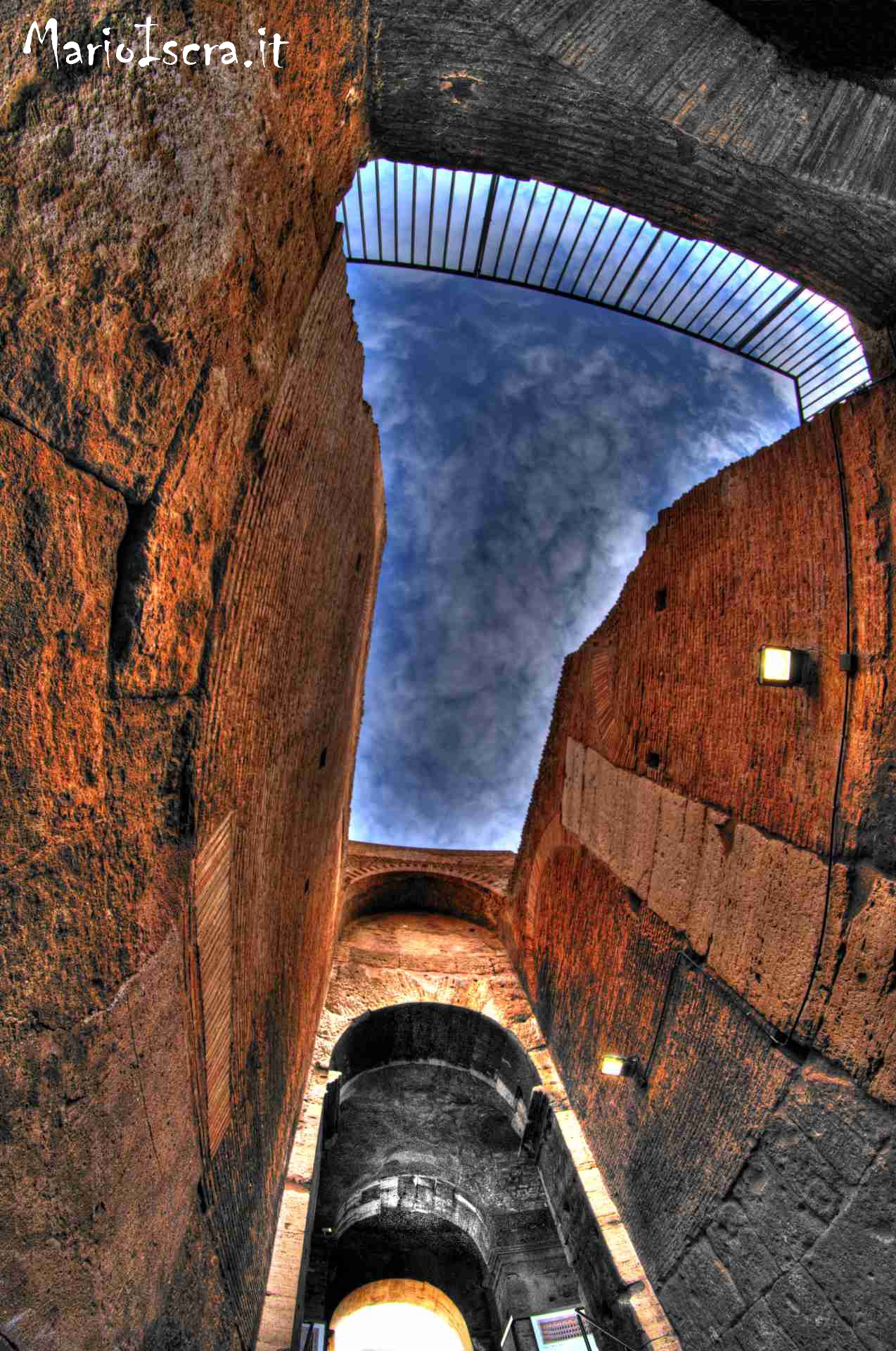 porzione di cielo colosseo roma