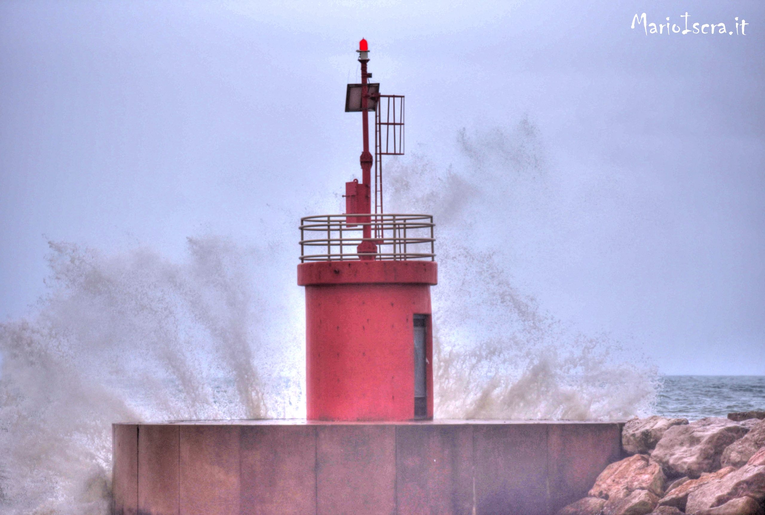 faro in hdr con spuzzi